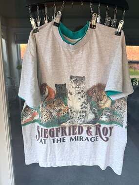 Vintage Habitat Siegfried & Roy at the Mirage Big Cat Graphic T-Shirt